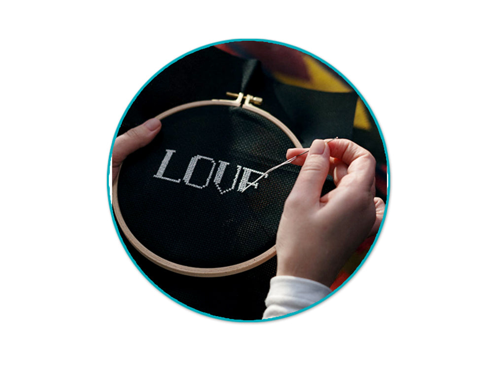 Needlecrafters: 8" Embroidery Hoop W/Brass Clamp