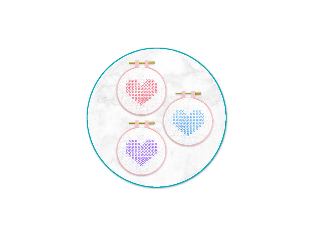 Needlecrafters: 4" Plastic Embroidery Hoop w/Brass Clamp