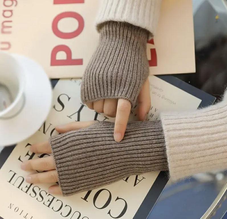 Nordic T. Fingerless Gloves, 3 col, header card