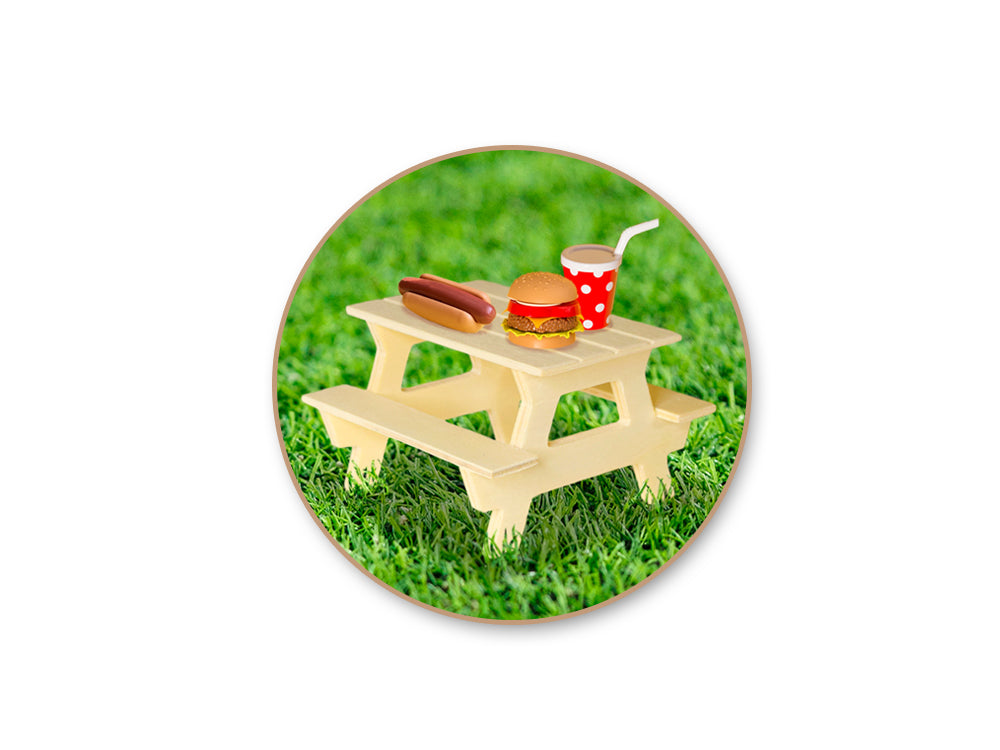 Wood Craft: 10.5x10.5x6.4cm DIY Mini Picnic Table